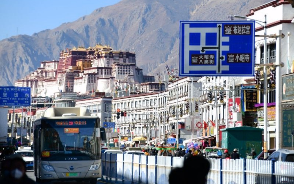 Bus in Tibet