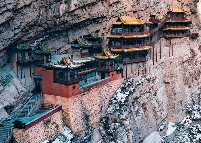 The Hanging Temple of Hengshan is like a delicately crafted relief embedded in steep cliffs