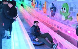 A foreign journalist is experiencing the ice slide.