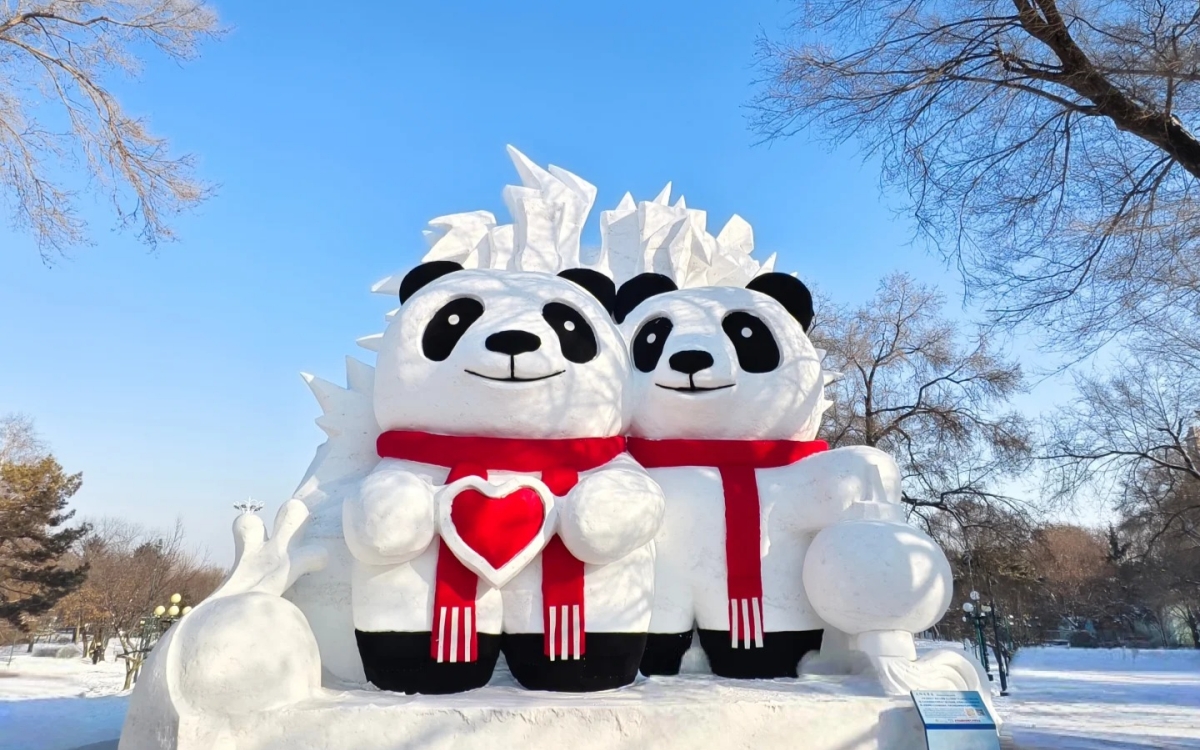 Snow sculpture in the Sun Island