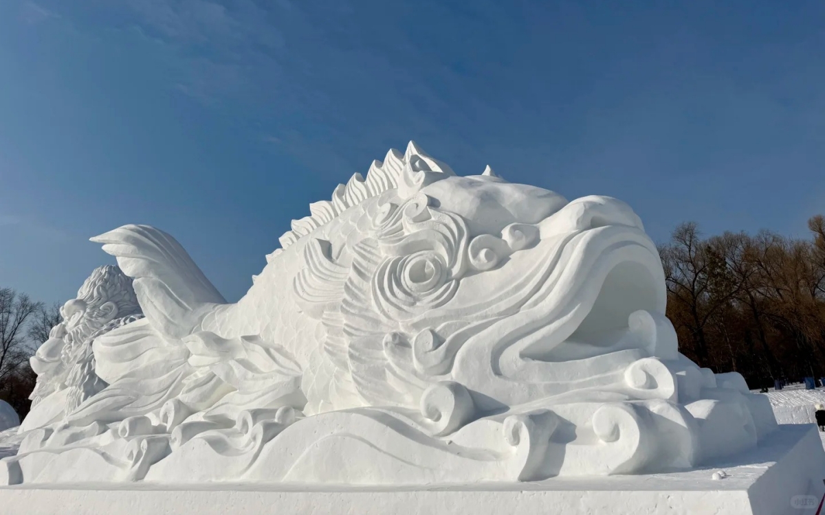Snow sculpture in the Sun Island